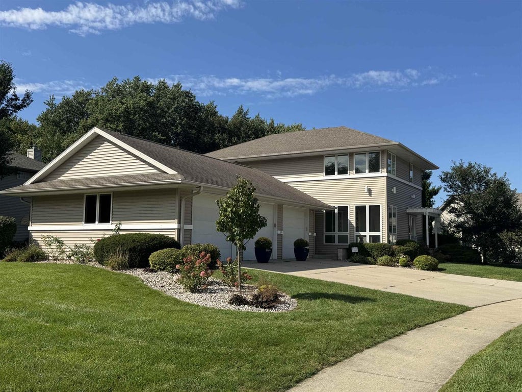 Photo of 4101 Castlemoor DRIVE, Janesville, WI 53546 (MLS # 2032592)