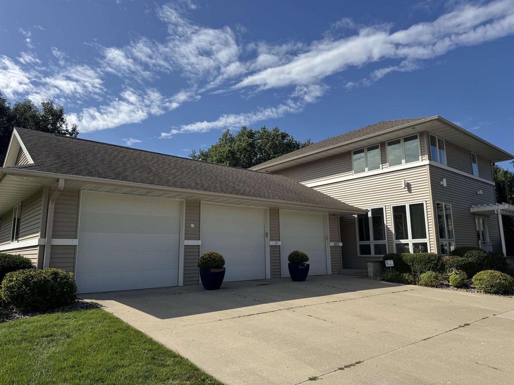 Photo of 4101 Castlemoor DRIVE, Janesville, WI 53546 (MLS # 2032592)