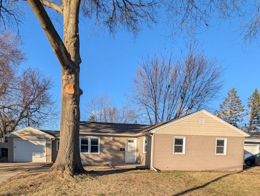 Photo of 1920 W Memorial DRIVE, Janesville, WI 53548 (MLS # 2018762)