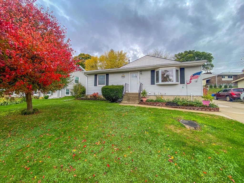 Photo of 808 Birchwood DRIVE, Beaver Dam, WI 53916 (MLS # 1942823)