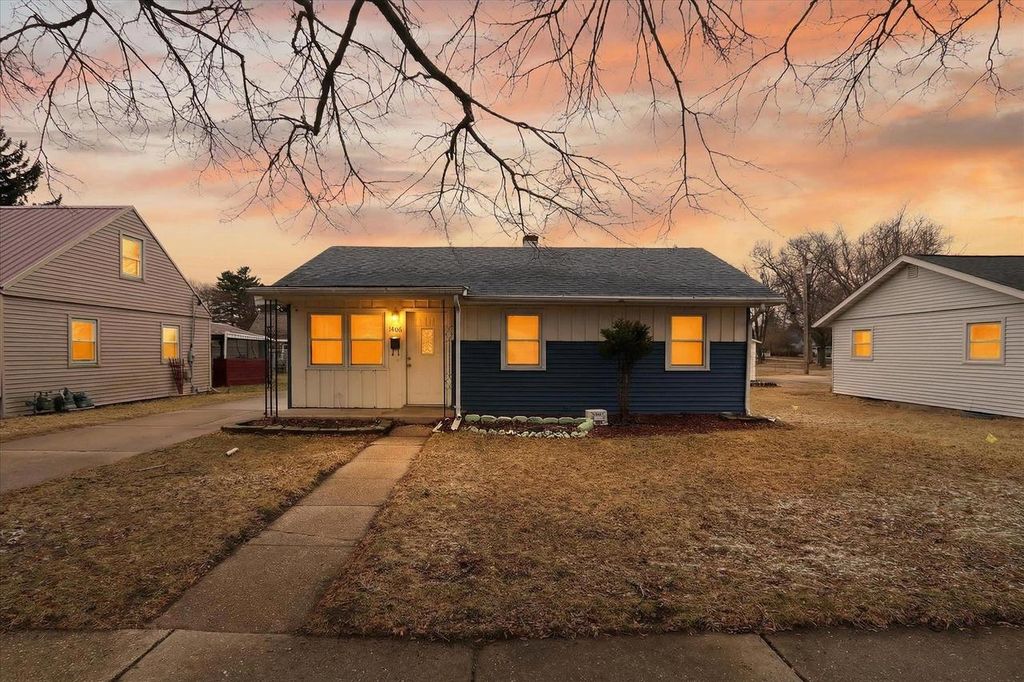 Photo of 1406 S Grant AVENUE, Janesville, WI 53546 (MLS # 2016991)