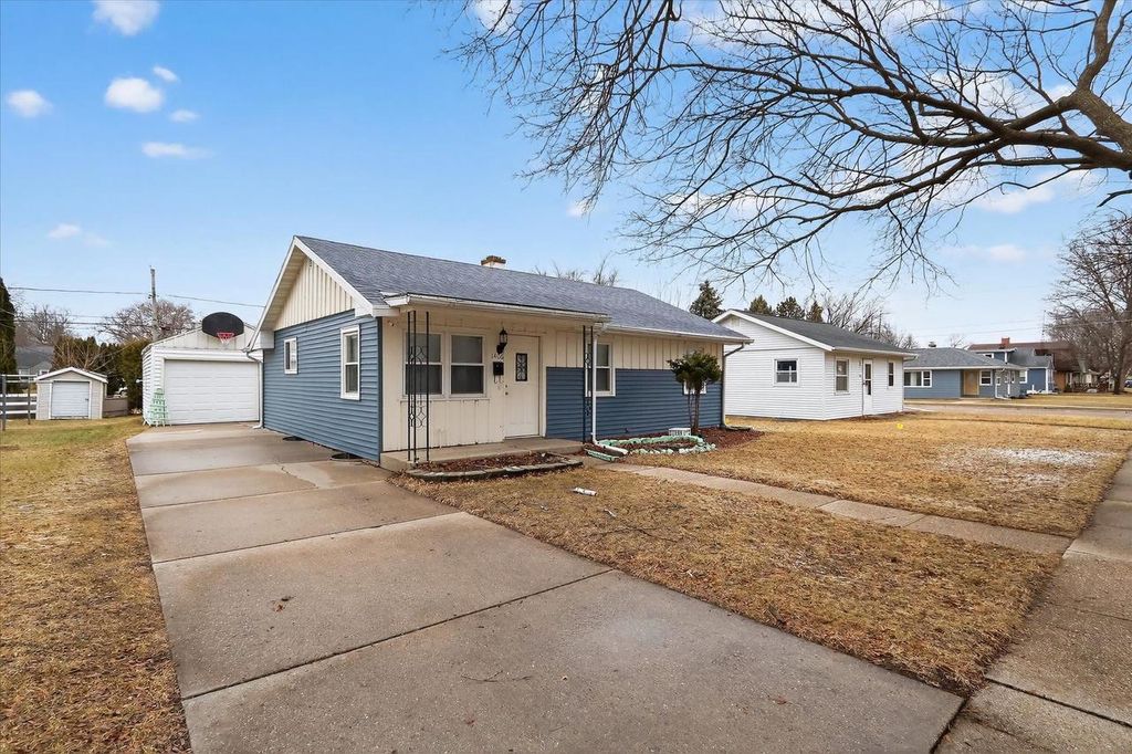 Photo of 1406 S Grant AVENUE, Janesville, WI 53546 (MLS # 2016991)