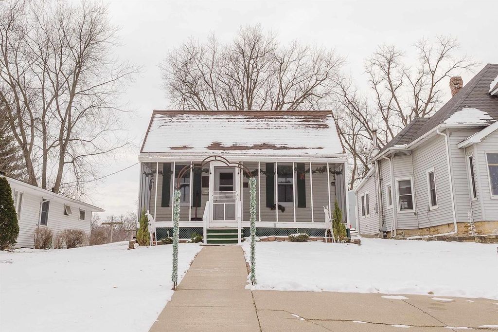 Photo of 611 S Wisconsin STREET, Mineral Point, WI 53565 (MLS # 2014346)