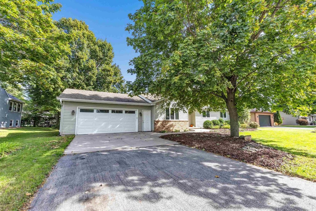 Photo of 610 S Wild Rose LANE, Appleton, WI 54914 (MLS # 50333261)
