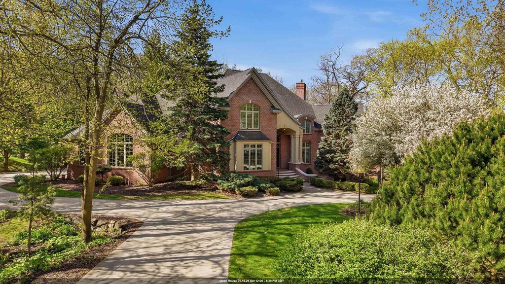 Photo of 384 Ledgewood DRIVE, Fond Du Lac, WI 54937 (MLS # 50325627)