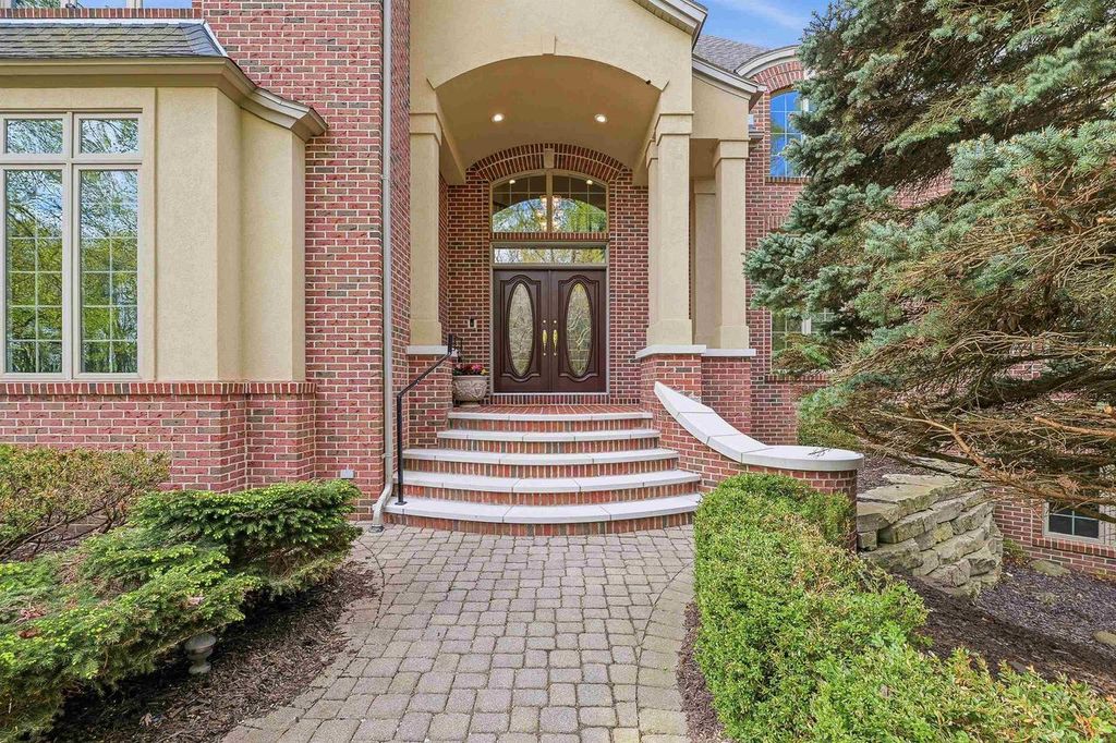 Photo of 384 Ledgewood DRIVE, Fond Du Lac, WI 54937 (MLS # 50325627)