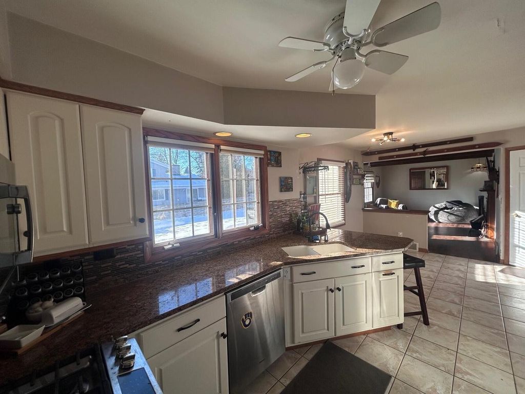 Photo of W53N813 Manchester SQUARE, Cedarburg, WI 53012 (MLS # 1945399)