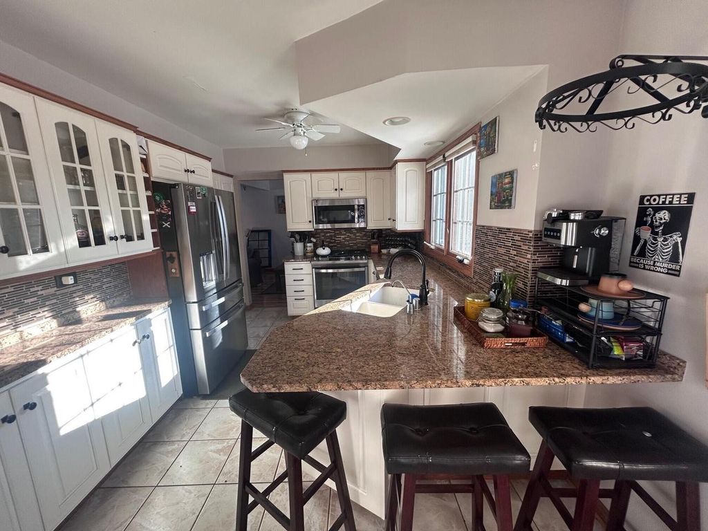 Photo of W53N813 Manchester SQUARE, Cedarburg, WI 53012 (MLS # 1945399)