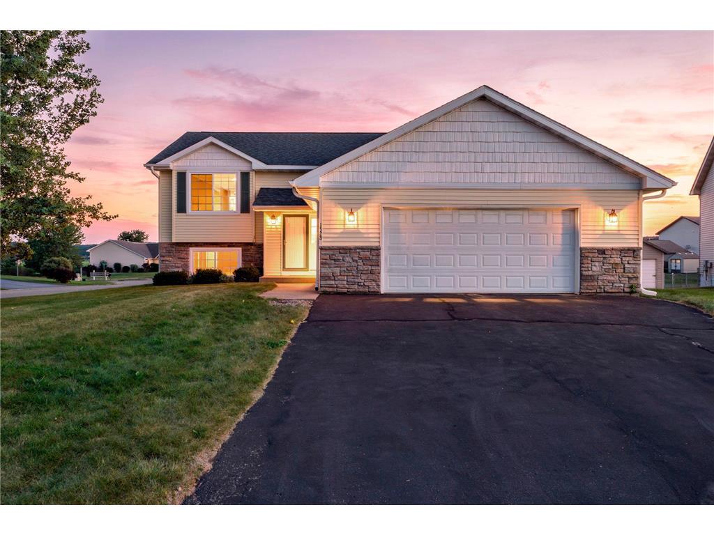 Photo of 1528 Sequoia LANE, New Richmond, WI 54017 (MLS # 7113466)