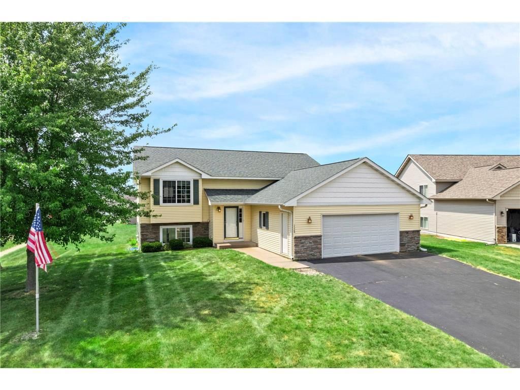Photo of 1528 Sequoia LANE, New Richmond, WI 54017 (MLS # 7113466)