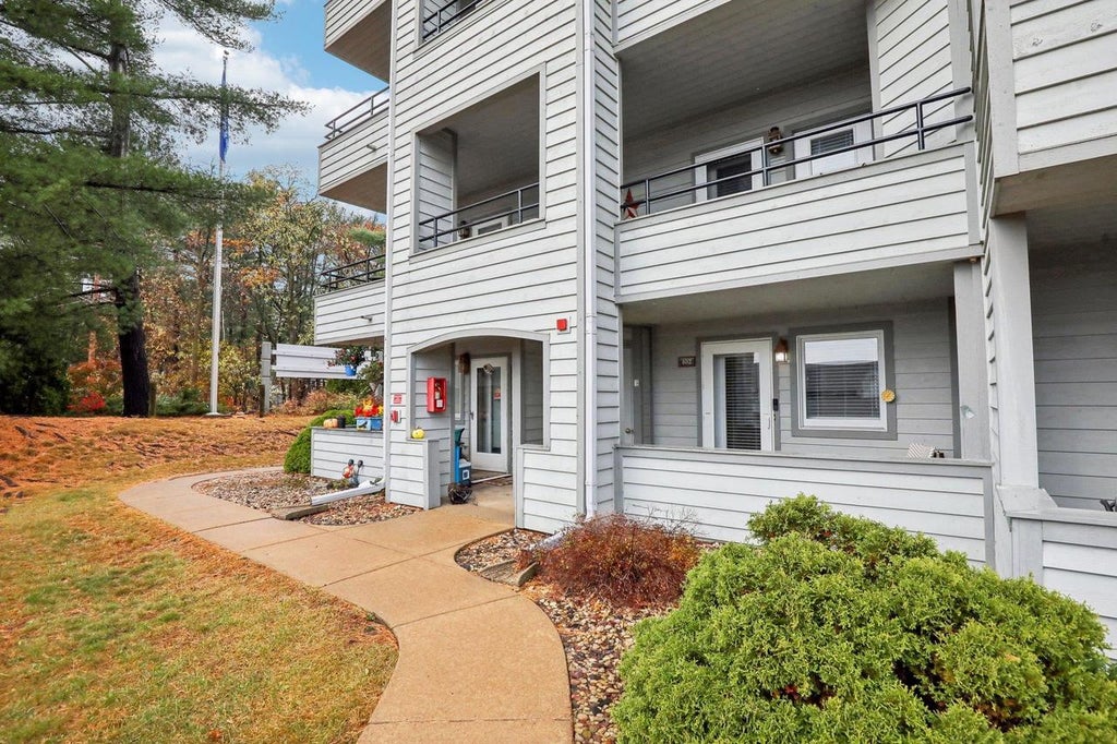 Photo of 530 E Hiawatha DRIVE #102, Wisconsin Dells, WI 53965 (MLS # 2026882)