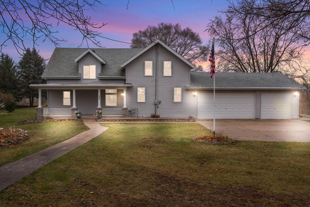 Photo of 815 Fredonia AVENUE, Fredonia, WI 53021 (MLS # 1943980)