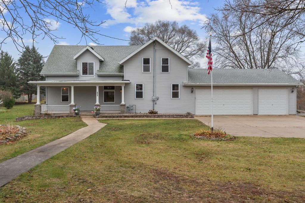 Photo of 815 Fredonia AVENUE, Fredonia, WI 53021 (MLS # 1943980)