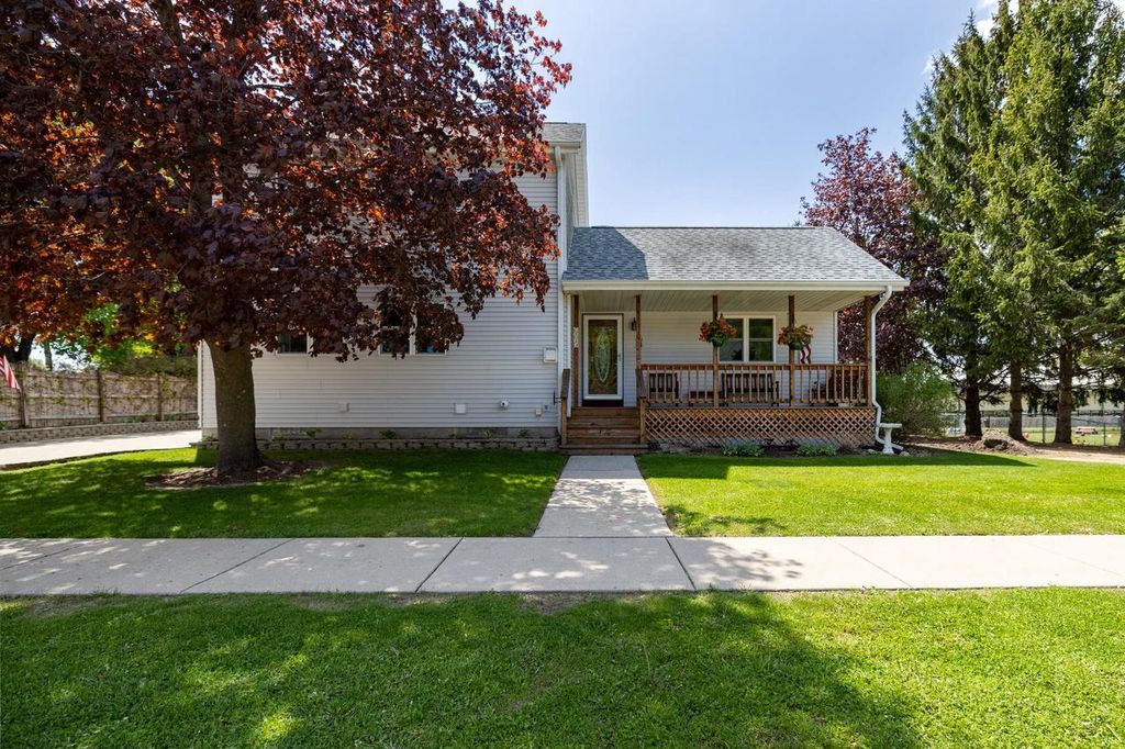 Photo of 605 Maple STREET, Palmyra, WI 53156 (MLS # 50325375)