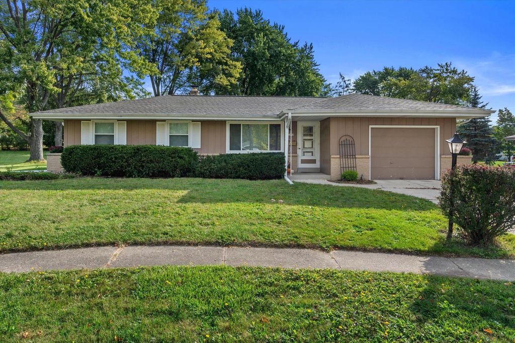 Photo of 5550 Oakwood COURT, Greendale, WI 53129 (MLS # 1937609)