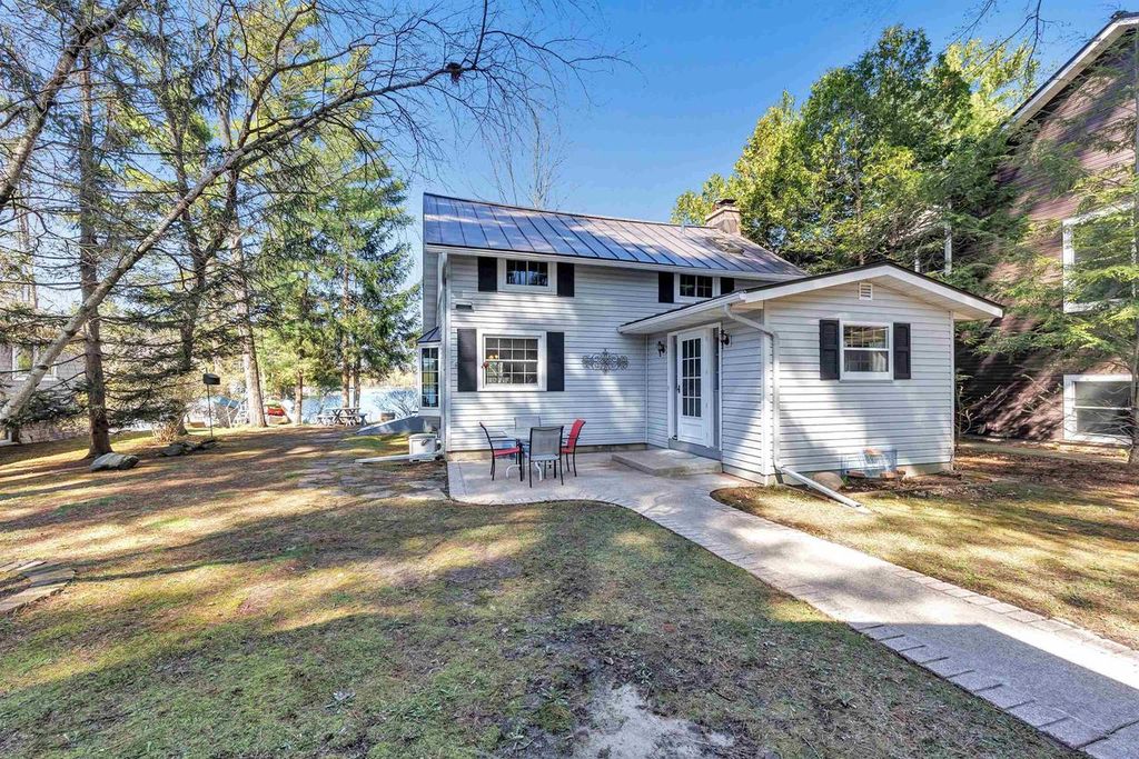 Photo of N2311 Long Cove DRIVE, Waupaca, WI 54981 (MLS # 22601774)