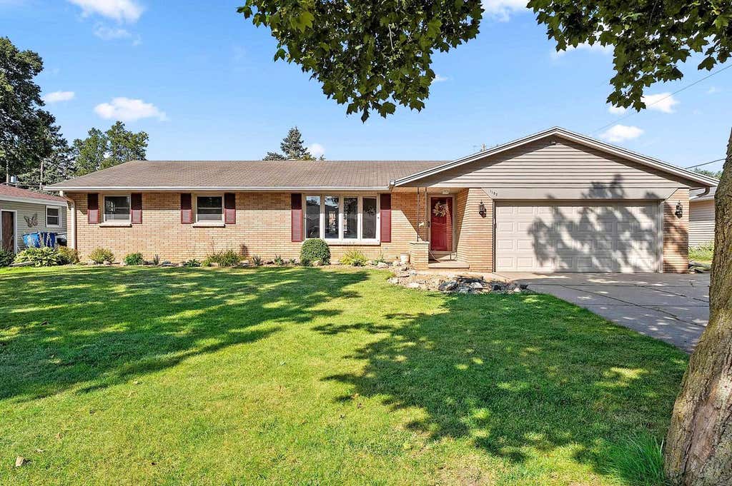 Photo of 1192 Alice DRIVE, Green Bay, WI 54304 (MLS # 50331793)