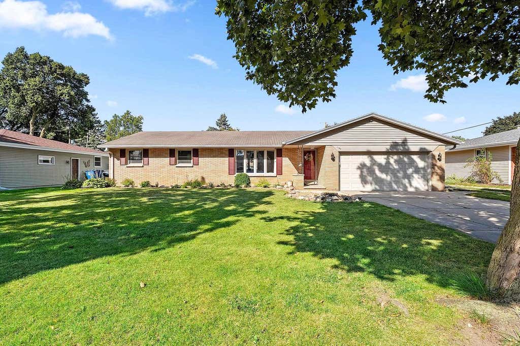 Photo of 1192 Alice DRIVE, Green Bay, WI 54304 (MLS # 50331793)