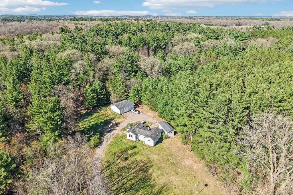 Photo of 1118 Gem DRIVE, Wisconsin Dells, WI 53965 (MLS # 2021688)