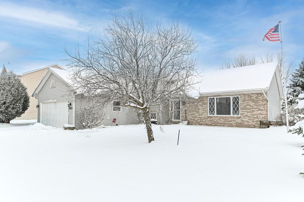 Photo of 107 Prairie DRIVE, Walworth, WI 53184 (MLS # 1944376)