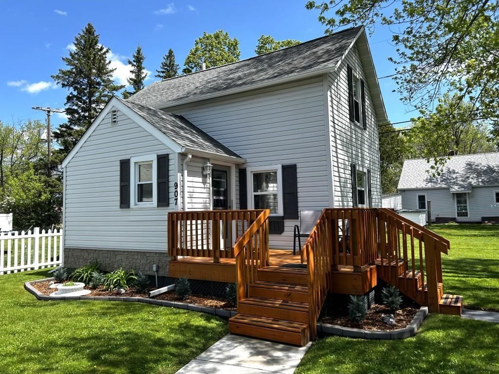 Photo of 907 N 3rd AVENUE, Wausau, WI 54401 (MLS # 22602177)