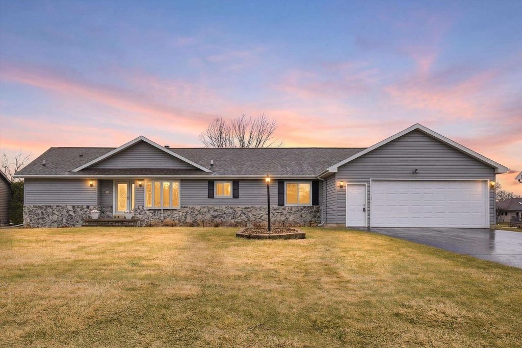 Photo of 5235 Chesapeake COURT, Oshkosh, WI 54901 (MLS # 50323027)