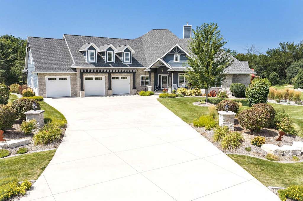 Photo of 2836 Oak Stream DRIVE, De Pere, WI 54115 (MLS # 50331560)