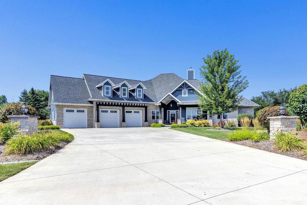 Photo of 2836 Oak Stream DRIVE, De Pere, WI 54115 (MLS # 50331560)