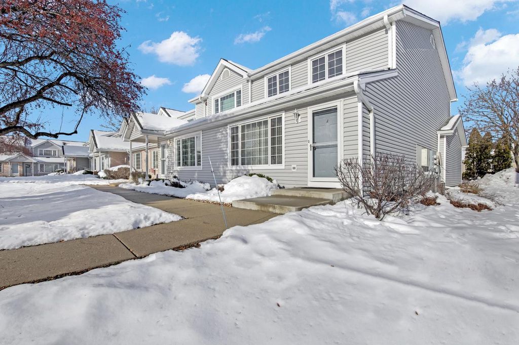 Photo of 10320 W Whitnall Edge CIRCLE #A, Franklin, WI 53132 (MLS # 1945487)