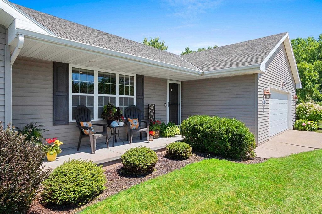 Photo of 3405 Paula STREET, Green Bay, WI 54311 (MLS # 50329389)