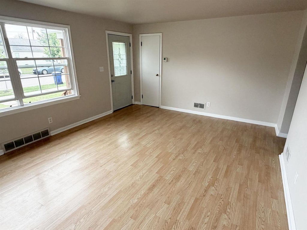 Photo of 615 N 10th AVENUE, Wausau, WI 54401 (MLS # 22604427)