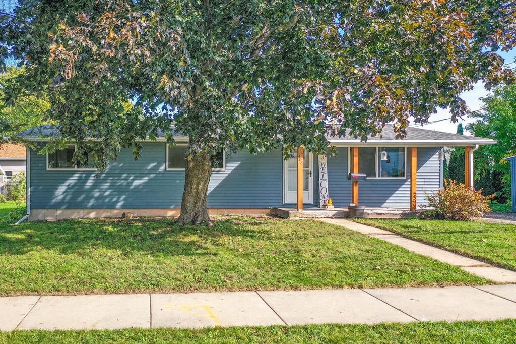 Photo of 408 Michigan STREET, Oshkosh, WI 54902 (MLS # 50334054)