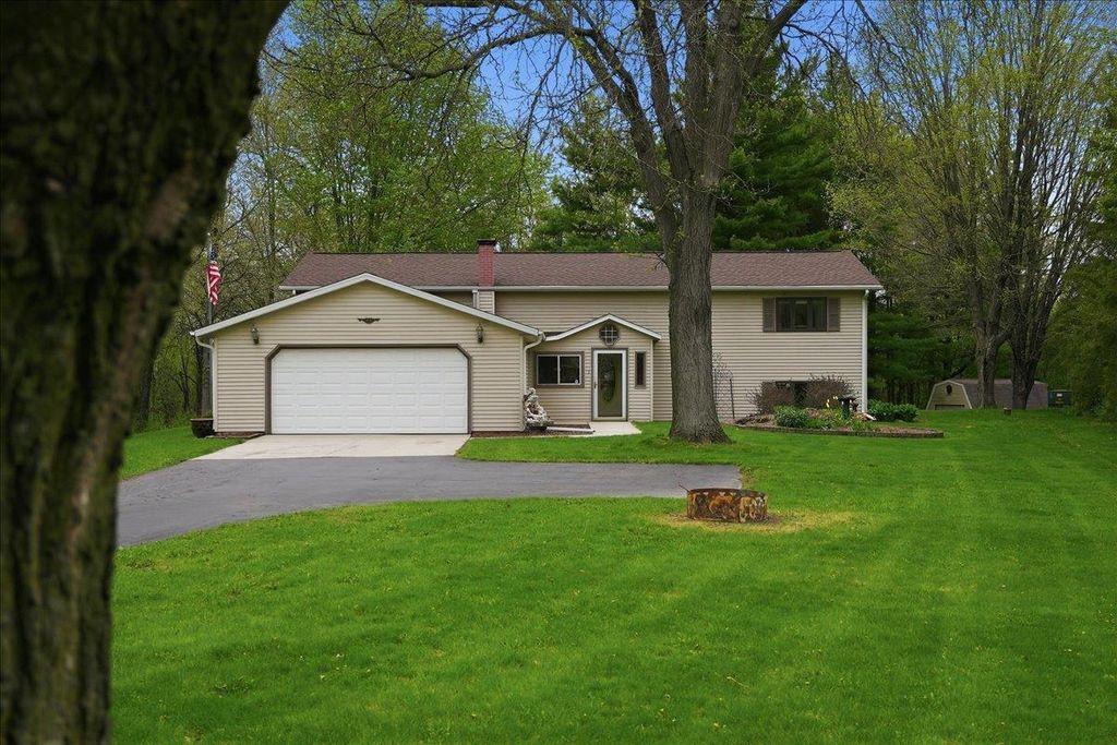 Photo of 2012 Rathert ROAD, Cottage Grove, WI 53527 (MLS # 2022100)
