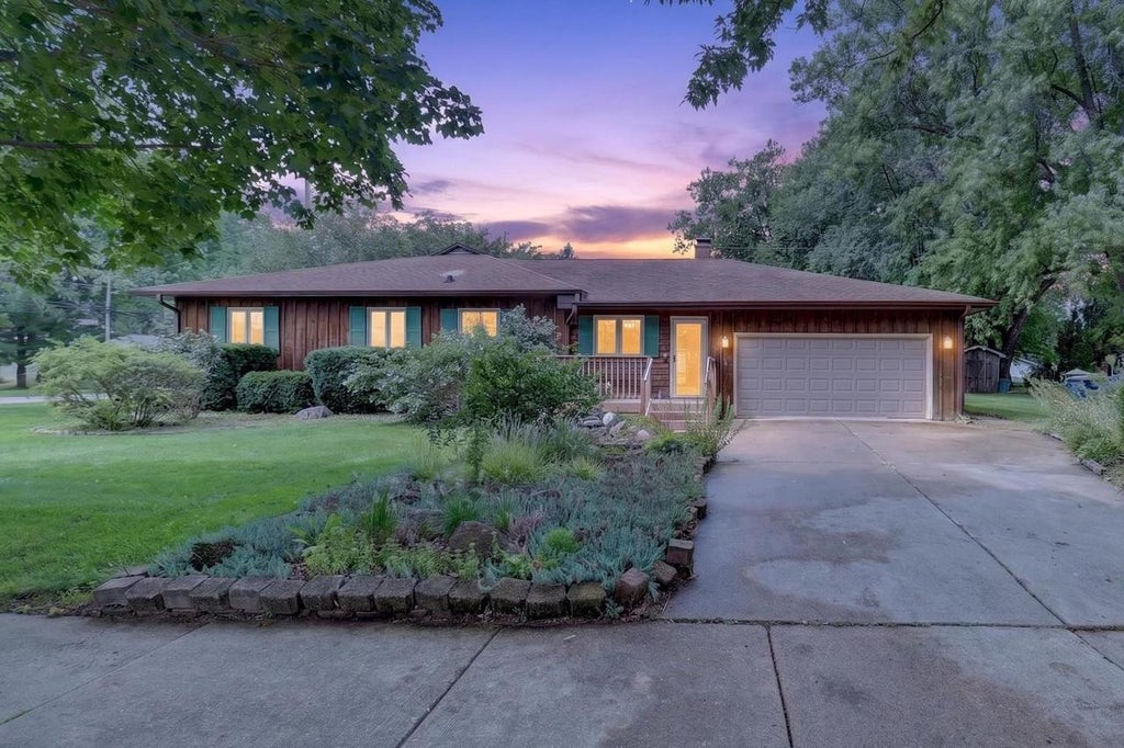 Photo of 2002 Mineral Point AVENUE, Janesville, WI 53548 (MLS # 2031577)