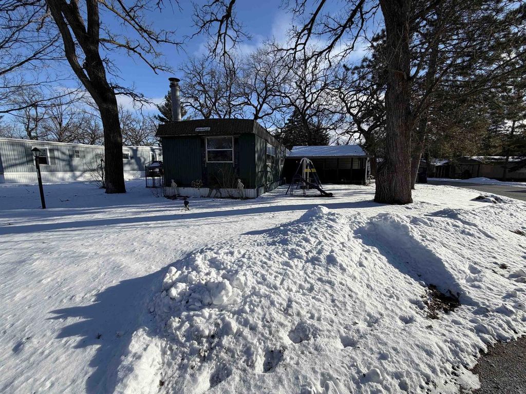 Photo of 122 Falling Creek CIRCLE, Janesville, WI 53548 (MLS # 2015783)