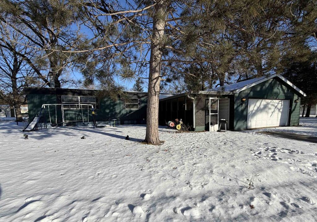 Photo of 122 Falling Creek CIRCLE, Janesville, WI 53548 (MLS # 2015783)