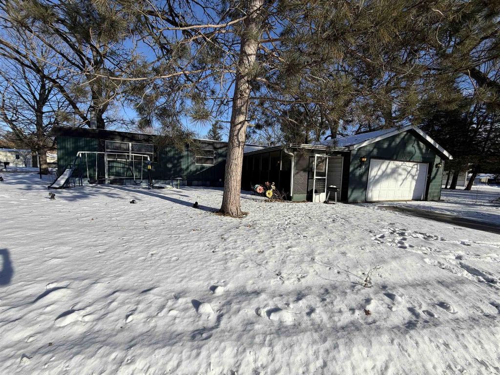 Photo of 122 Falling Creek CIRCLE, Janesville, WI 53548 (MLS # 2015783)