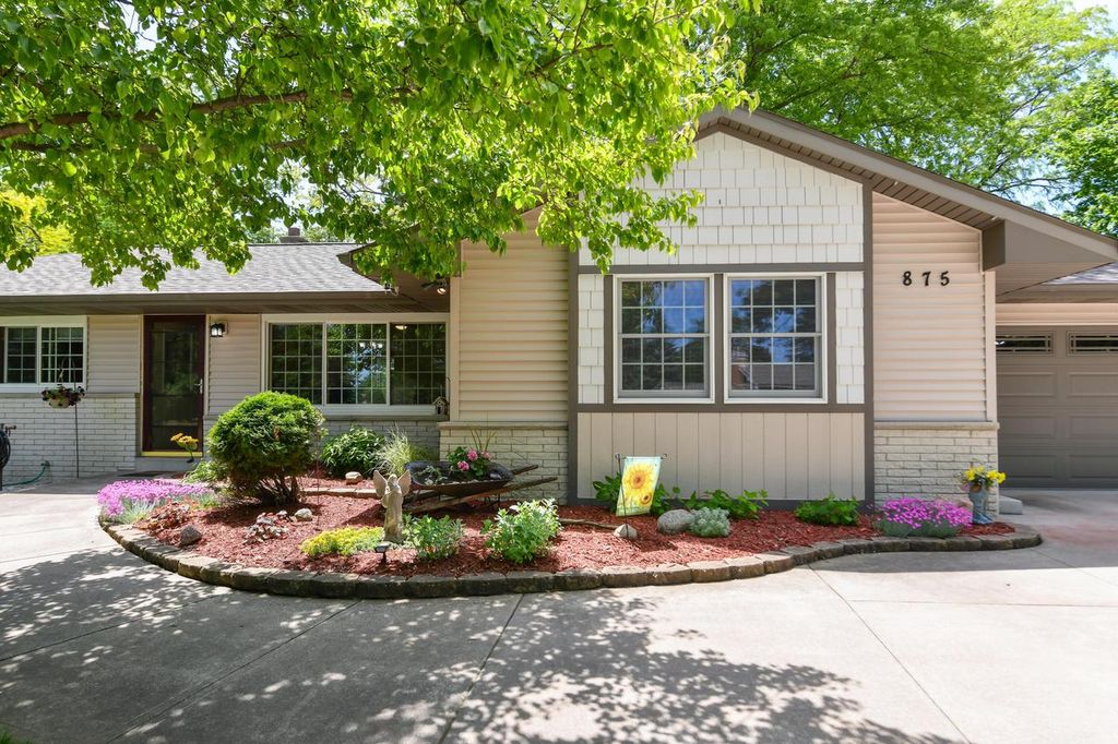 Photo of 875 Plateau LANE, Waukesha, WI 53186 (MLS # 1967042)