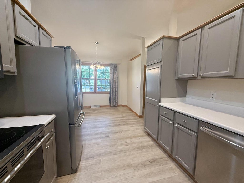 Photo of 4333 Fieldcrest DRIVE, Janesville, WI 53546 (MLS # 2031278)
