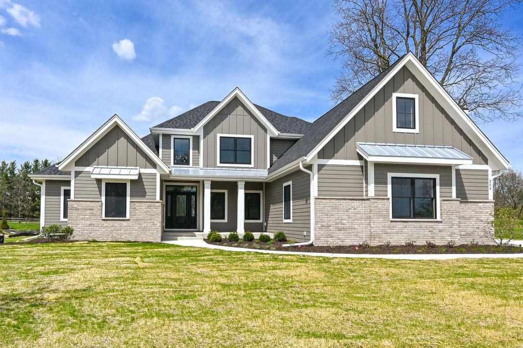 Photo of 254 River Oaks CIRCLE, Delafield, WI 53018 (MLS # 1960193)