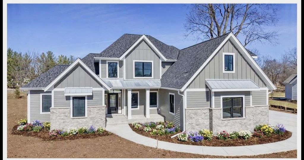 Photo of 254 River Oaks CIRCLE, Delafield, WI 53018 (MLS # 1960193)