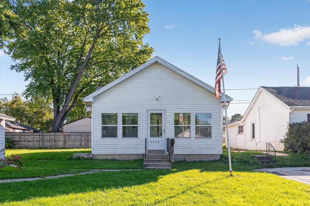 Photo of 2045 Golf AVENUE, Racine, WI 53404 (MLS # 1982517)