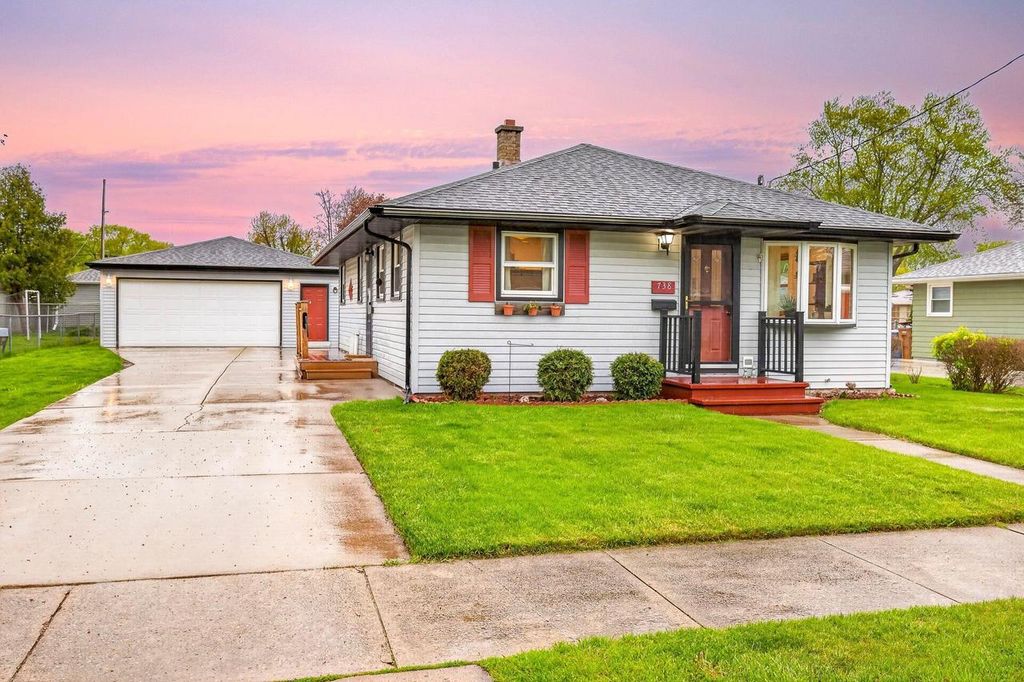 Photo of 738 London STREET, Menasha, WI 54952 (MLS # 50325414)