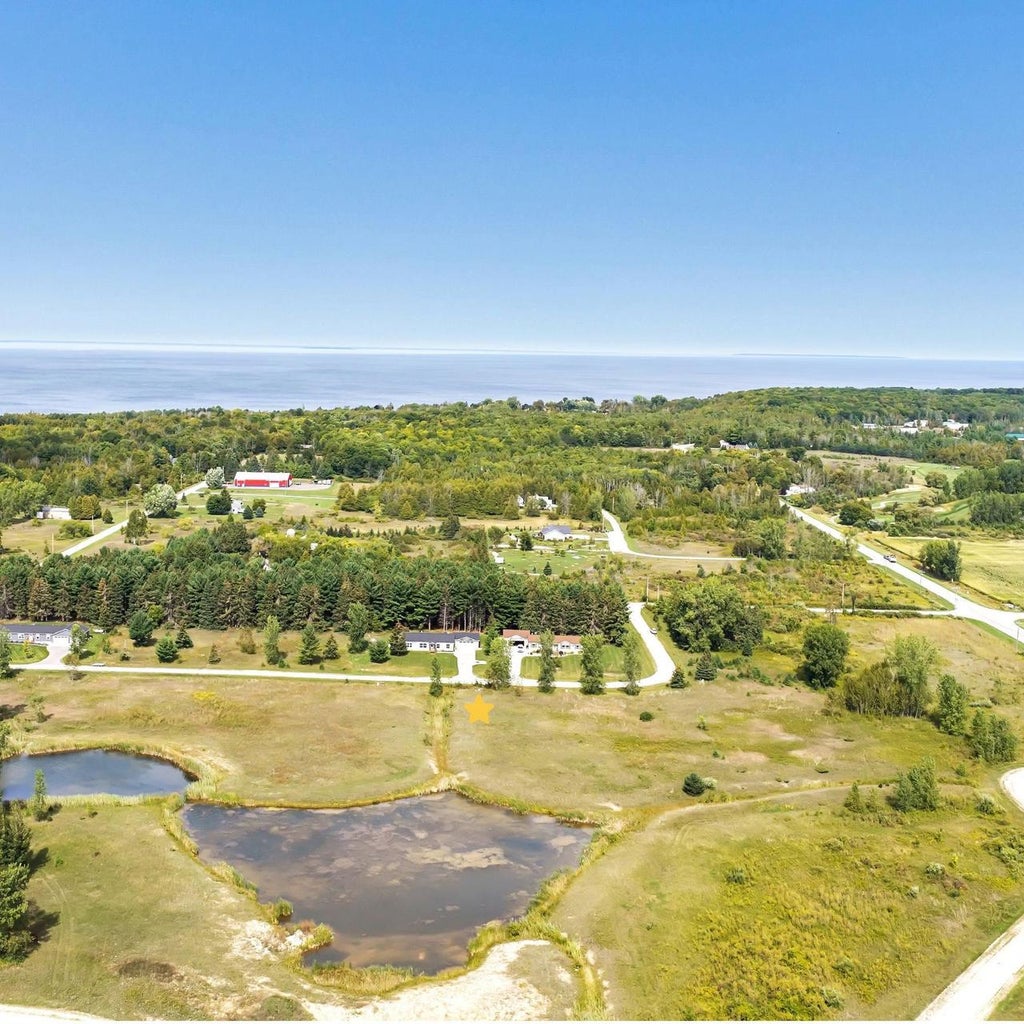 Photo of N Summerset CIRCLE, Sturgeon Bay, WI 54235 (MLS # 50332871)