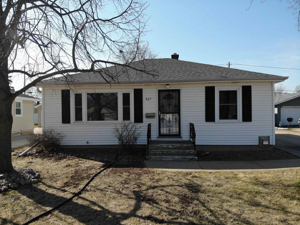 Photo of 927 Sherry STREET, Neenah, WI 54956 (MLS # 50323700)