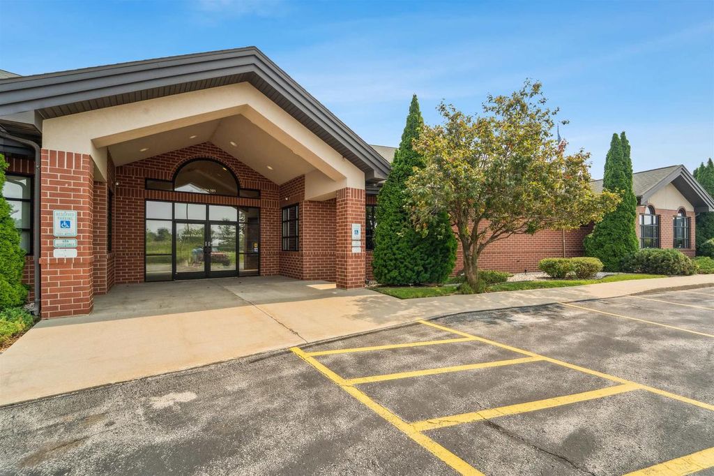 Photo of 180 Knights WAY #200, Fond Du Lac, WI 54935 (MLS # 50324156)