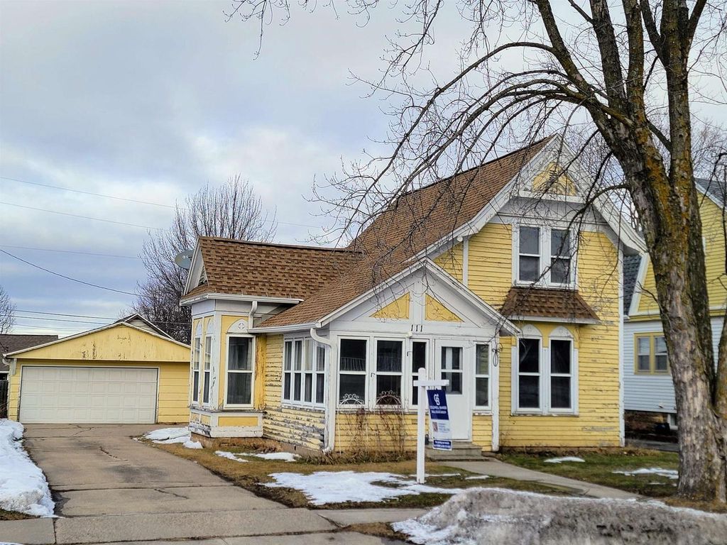 Photo of 111 E Beacon AVENUE, New London, WI 54961 (MLS # 50319687)