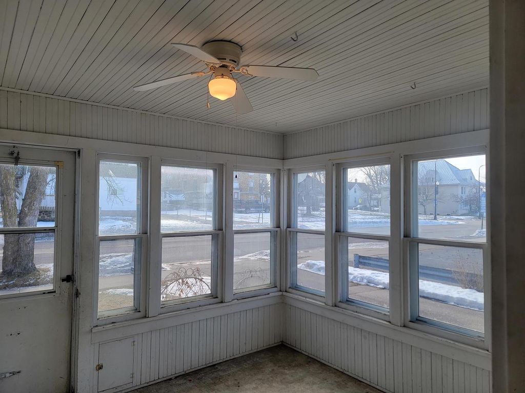 Photo of 111 E Beacon AVENUE, New London, WI 54961 (MLS # 50319687)