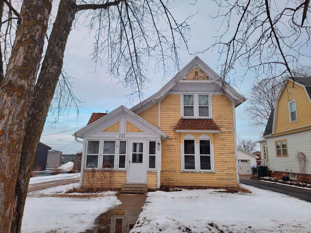 Photo of 111 E Beacon AVENUE, New London, WI 54961 (MLS # 50319687)