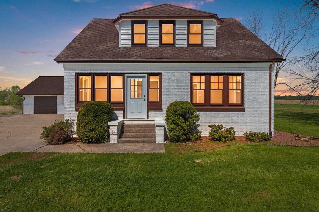 Photo of 2110 N 8th STREET, Manitowoc, WI 54220 (MLS # 50326420)